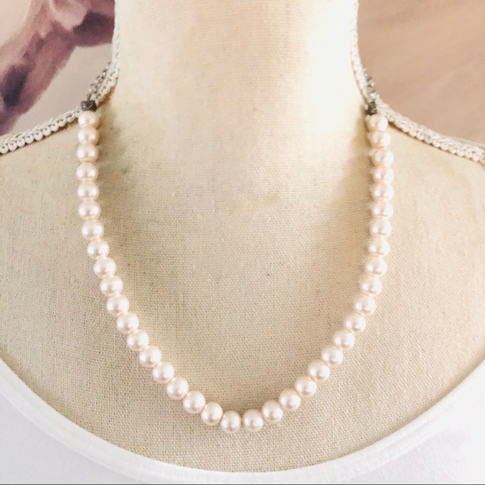 Vintage light peach glass pearl heart accent necklace